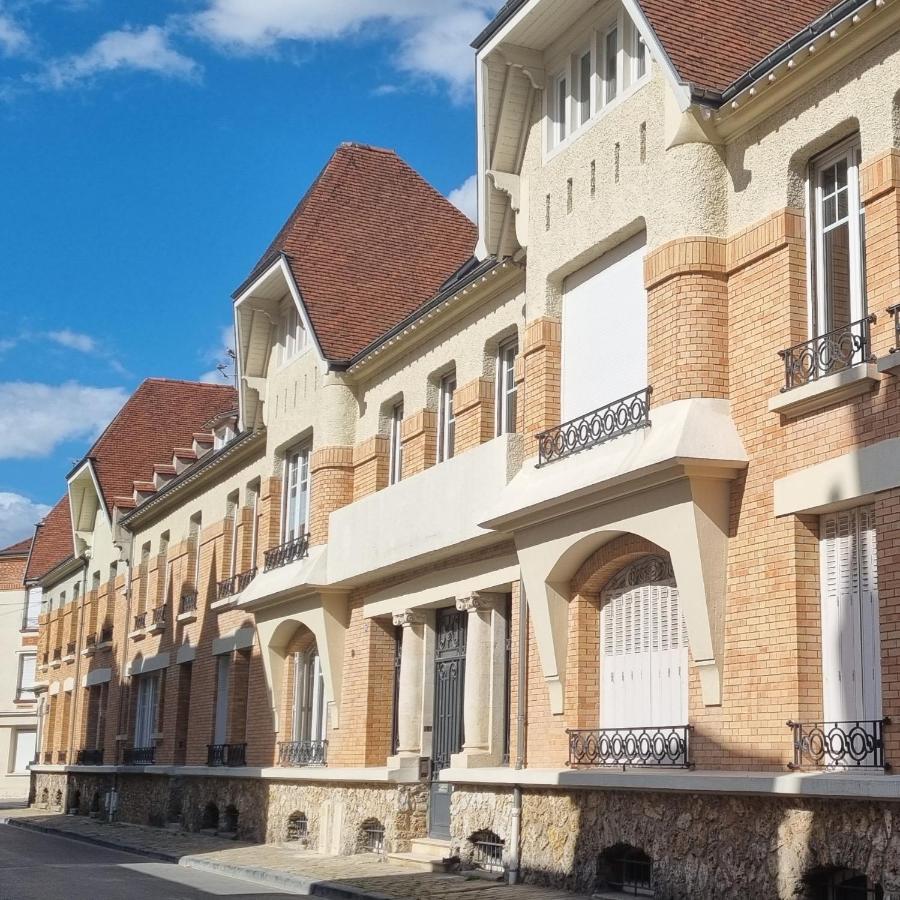 Au 53, Sous Le Chartil Apartment Reims Bagian luar foto